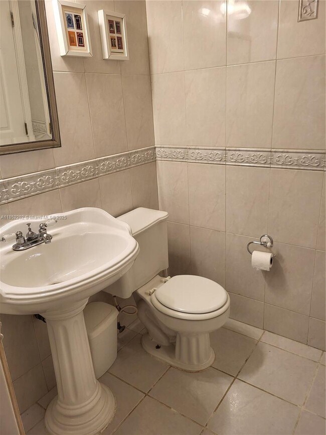 Foto del edificio - 3475 N Country Club Dr