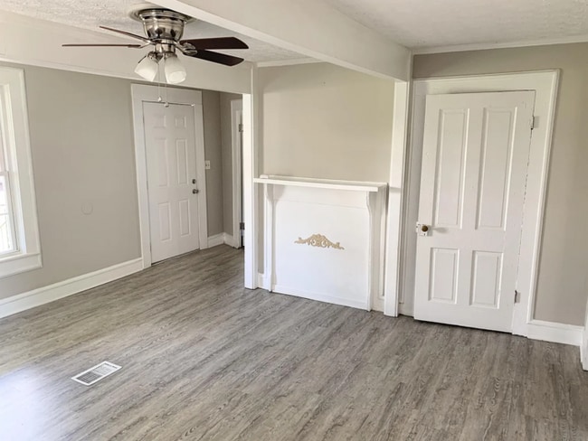Building Photo - Stylish Downtown Retreat in the Heart of G...