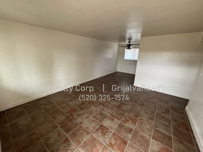 Foto del edificio - 4347 E Bellevue St