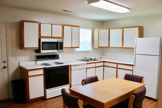 Building Photo - 578 Pheasant Run Cir
