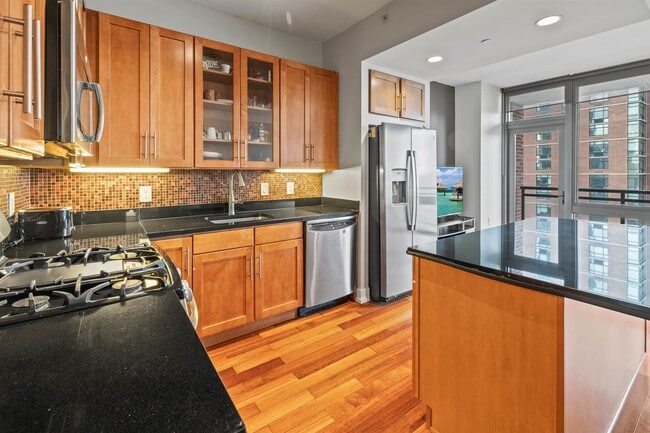 Building Photo - 389 WASHINGTON St