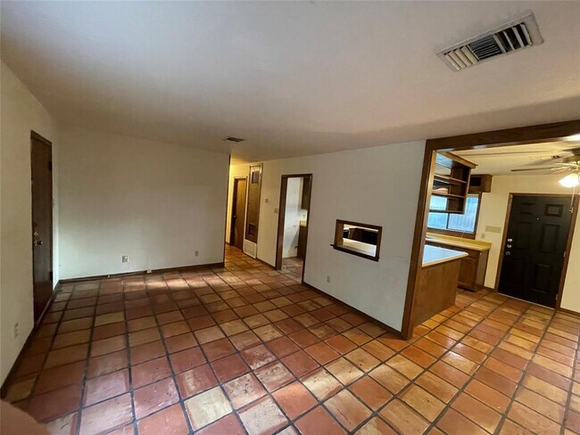 Building Photo - 5600 Beacon Dr