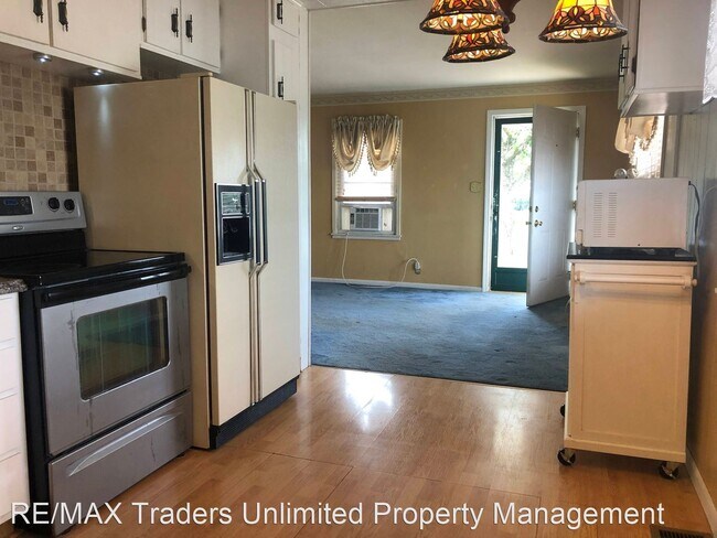 Foto del edificio - 2 br, 1 bath House - 421 E Lake Ave.