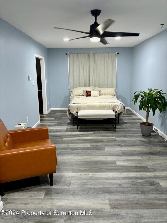 Building Photo - 300 Penn Ave