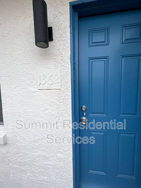 Foto del edificio - 1362 N Country Club Rd