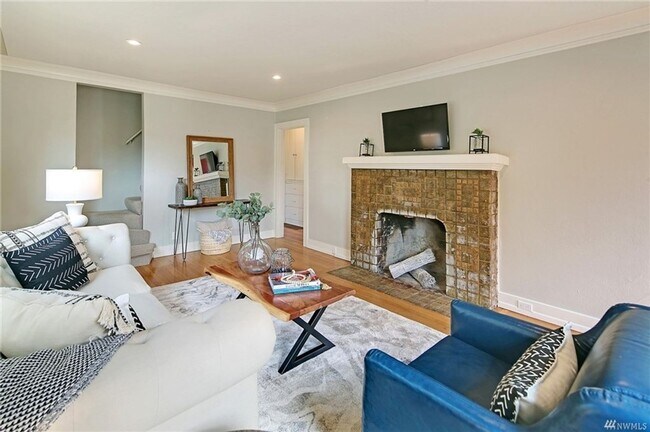 Foto del edificio - Renovated Old World Charm within 1-block t...