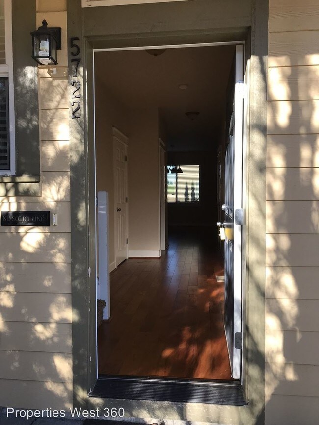 Building Photo - 4 br, 2.5 bath House - 5722 NE 48th St.