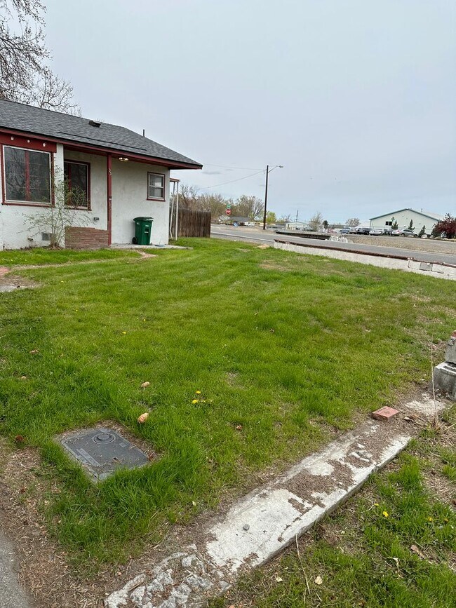 Foto del edificio - 3 Bed, 1 Bath Home for Rent-$1800