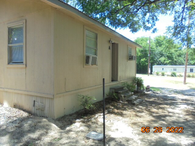 Primary Photo - 1941 B Cotten Rd