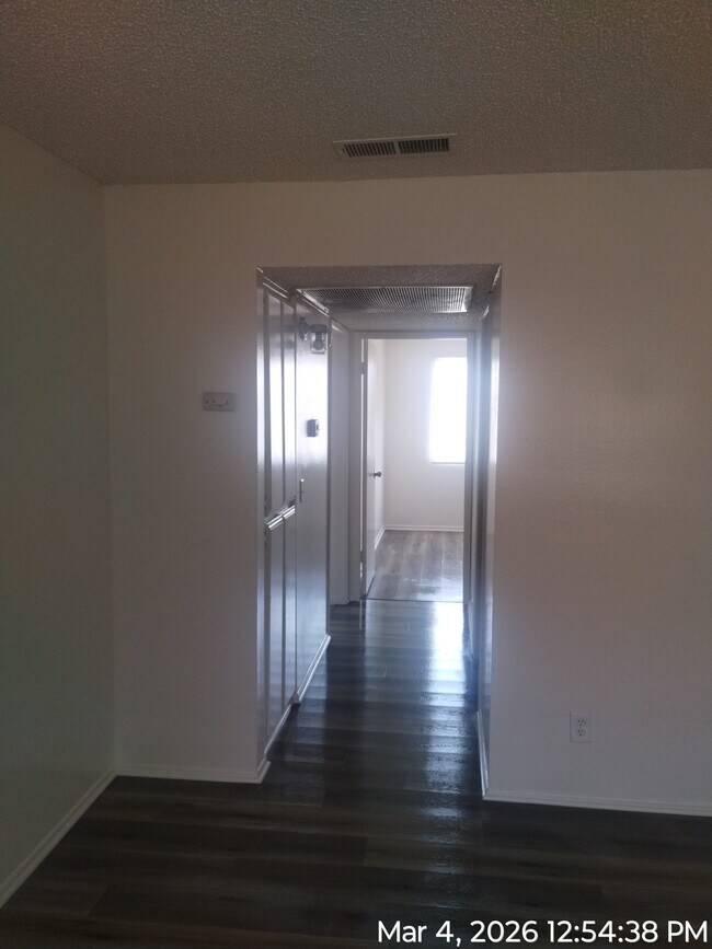 Foto del edificio - 38290 5th St E