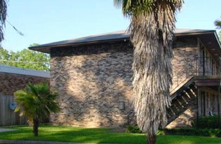 Foto del edificio - Country Club Apartments