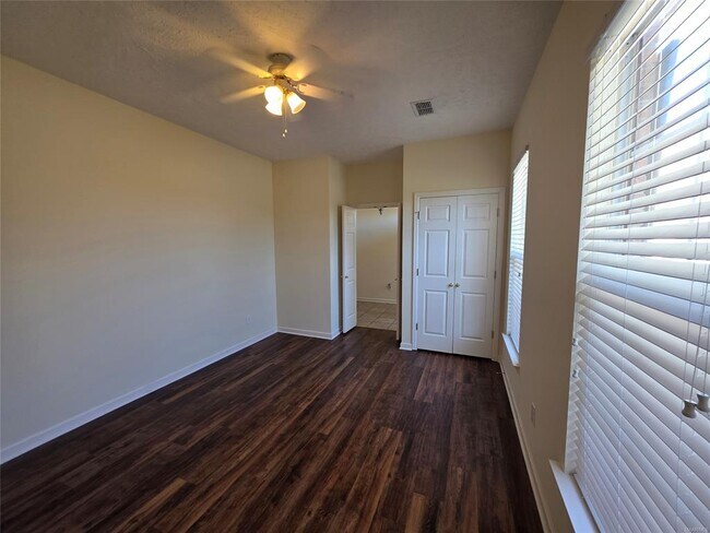 Foto del edificio - 9400 Bristlecone Dr