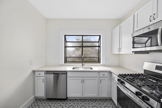 Kitchen - 1961 Prospect Ave SE