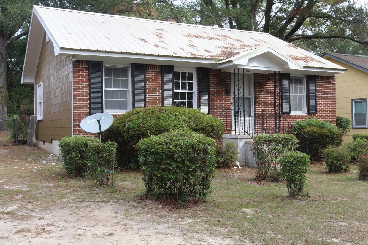 Foto principal - 905 W Whitney Ave