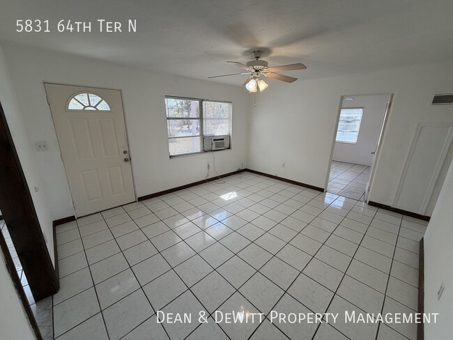 Foto del edificio - 5831 64th Terrace N