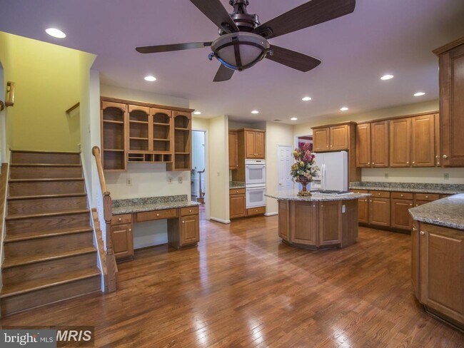 Building Photo - 13909 Willow Tree Dr