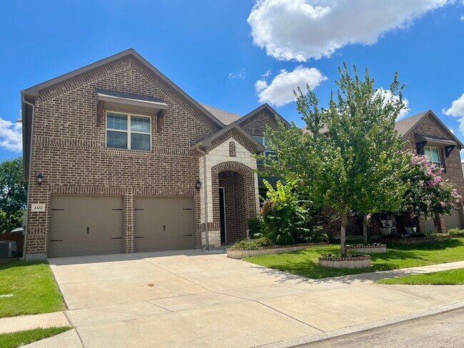 Foto del edificio - 2432 Whispering Pines Dr