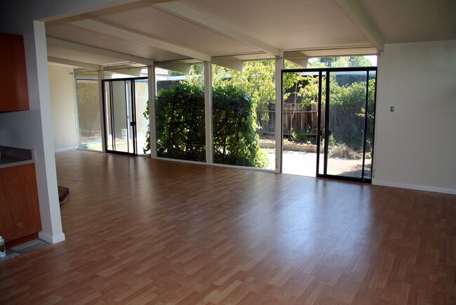 Foto del edificio - 678 Las Colindas Rd