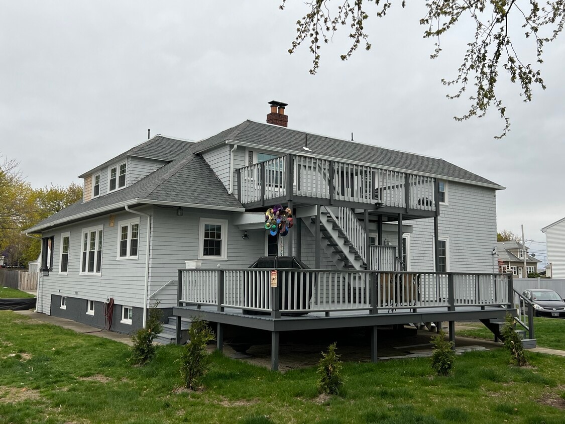 Primary Photo - 300 Farmington Ave