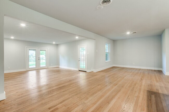 Building Photo - 6912 Clemson Dr