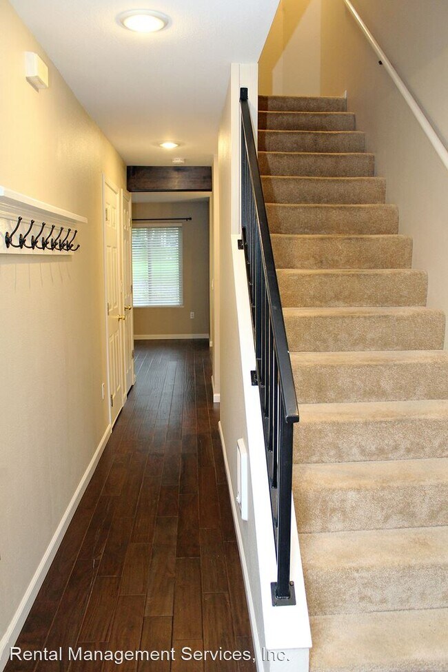 Foto del edificio - 2 br, 2.5 bath House - 7193 SW Sagert St #104