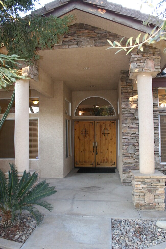 Building Photo - Beautiful 4 Bed + Office & 3 Bath in Stone...