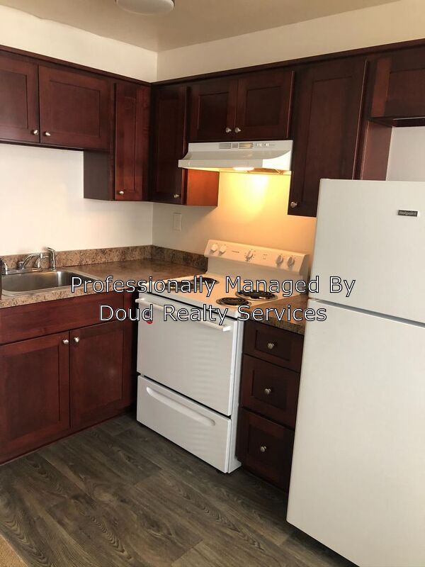 Building Photo - 148 W Balview Ave