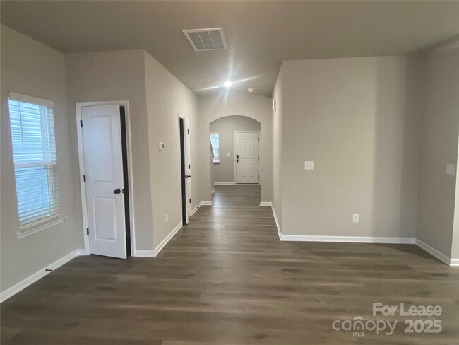 Foto del edificio - 5117 Belstone Ln