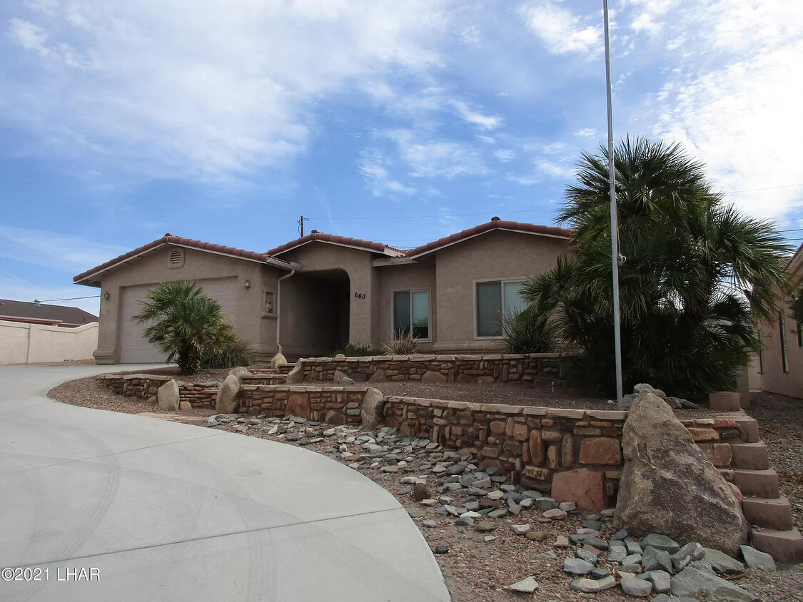 Primary Photo - 660 Acoma Blvd N