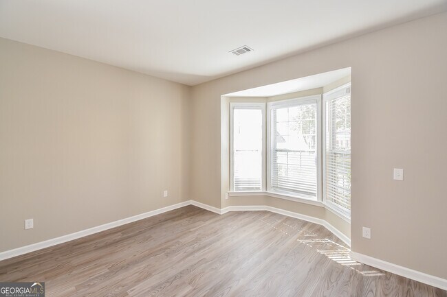 Building Photo - 5216 Lakerock Dr SW