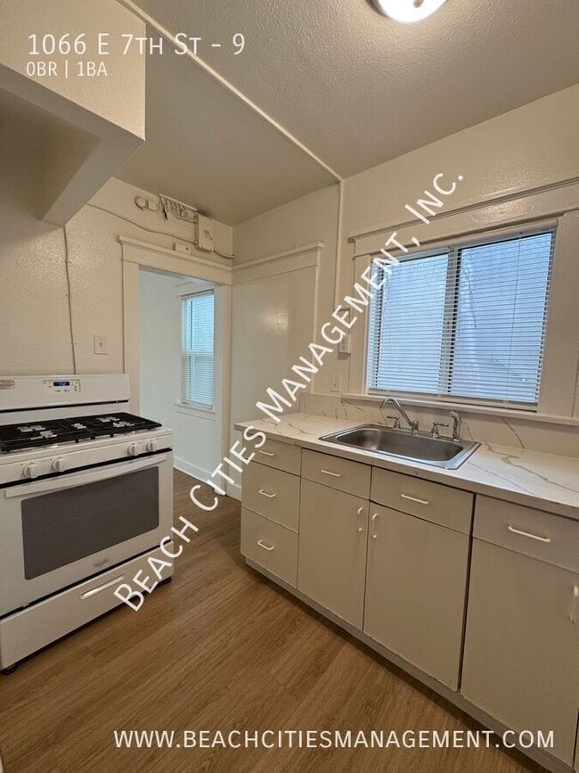 Foto del edificio - 1066 E 7th St