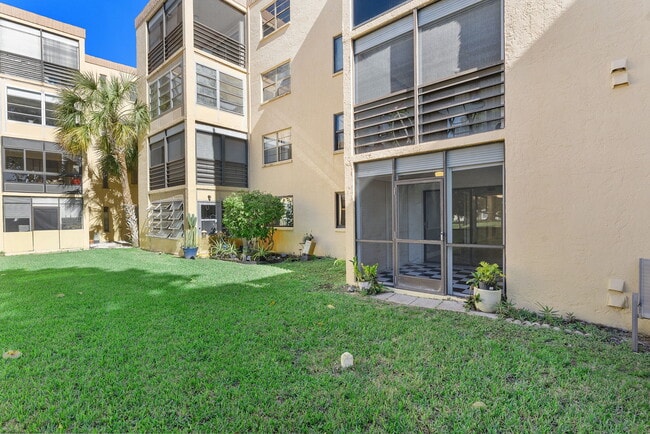 Foto del edificio - 9370 SW 8th St