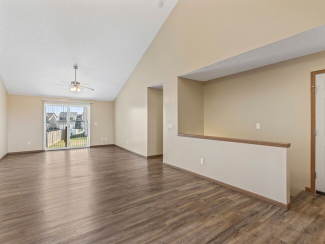 Foto del edificio - Beautiful Finishes in Newer Neighborhood