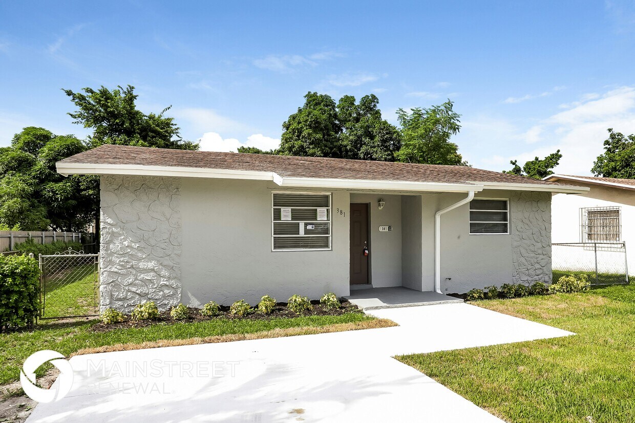 Foto principal - 381 NE 164th St