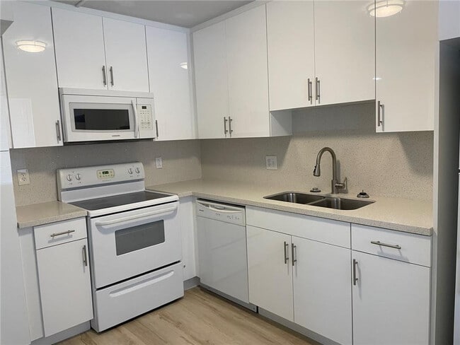 Foto del edificio - 235 Lakeview Dr