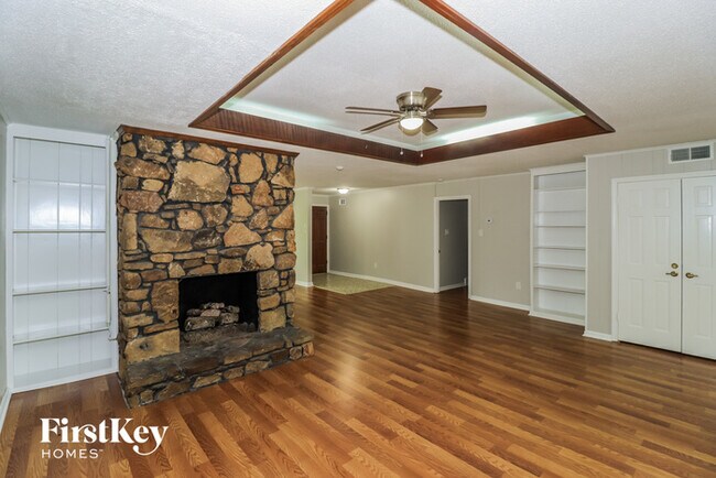 Building Photo - 2350 Thornwood Ln