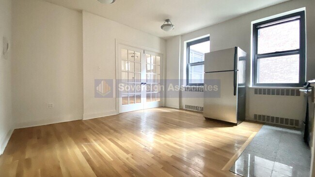 Foto del edificio - 700 Fort Washington Ave