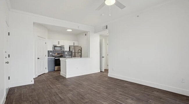 Building Photo - 7301 Oakmont Blvd