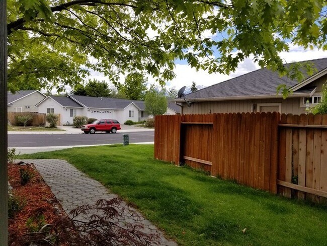 Building Photo - 4 Bedroom Home in Gardnerville