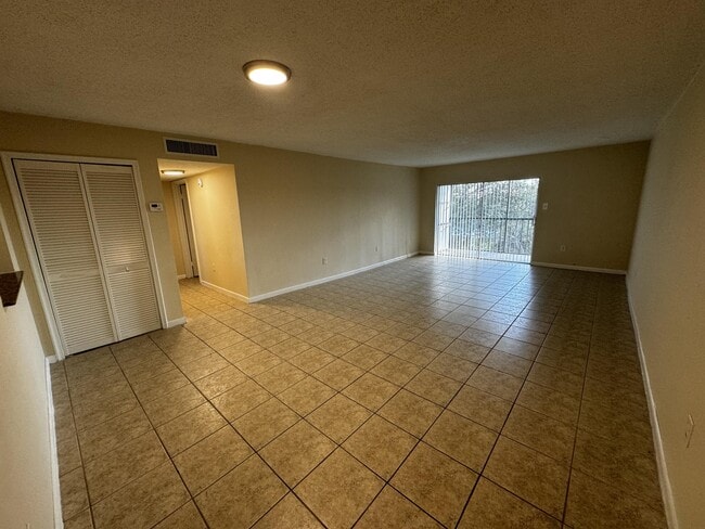 Building Photo - 8461 Springtree Dr
