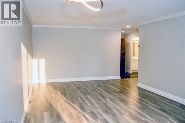 Photo du bâtiment - 20 Ellen St E