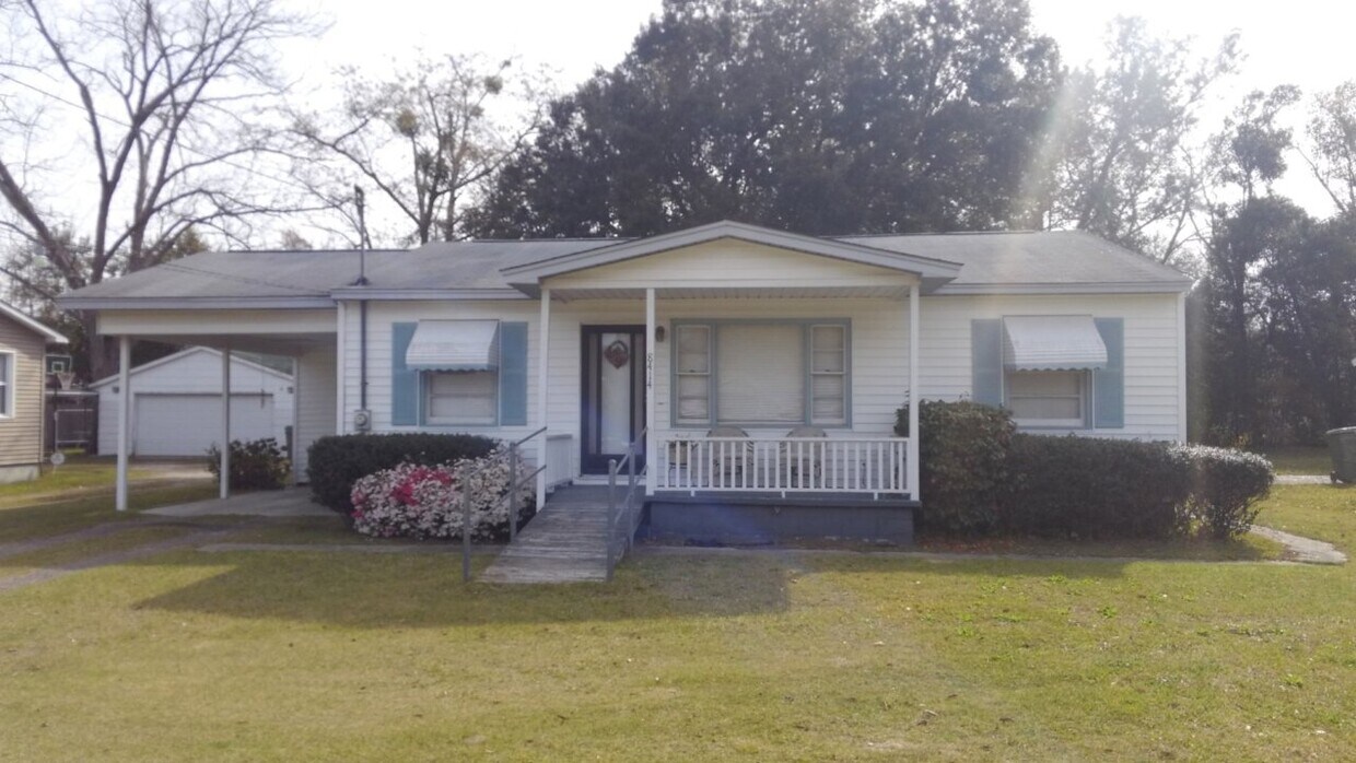 Primary Photo - 8414 Marlboro Ave