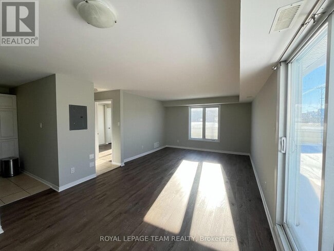 Photo du bâtiment - 201 Rochester St