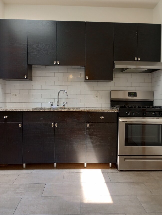 Foto del edificio - 2442 E 75th St