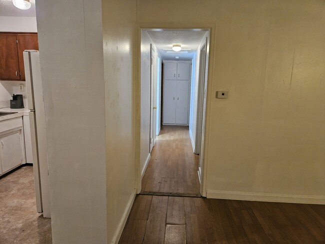 Building Photo - 1329 Margaretha Ave