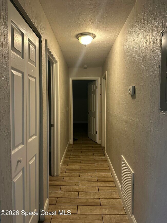 Foto del edificio - 2101 Forest Knoll Dr NE