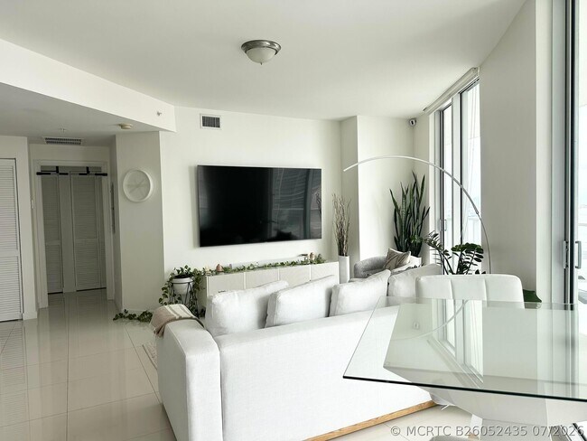 Building Photo - 300 S Biscayne Blvd