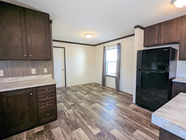 Building Photo - 5191 Rhine Dr