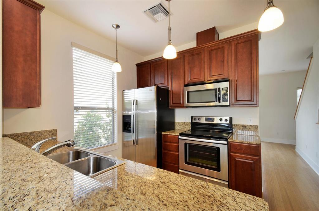 Foto principal - 13420 Lyndhurst St