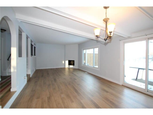 Foto del edificio - 5545 Shorewood Ln